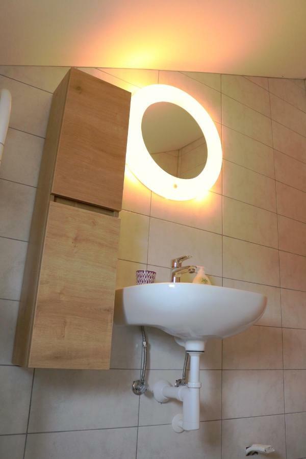 Stars Apartment Горни Карин Екстериор снимка