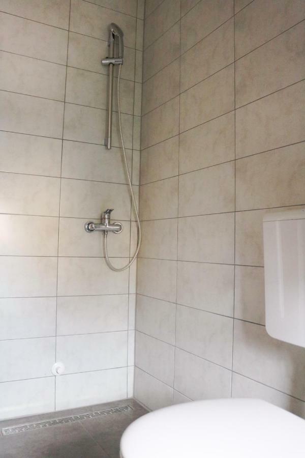 Stars Apartment Горни Карин Екстериор снимка