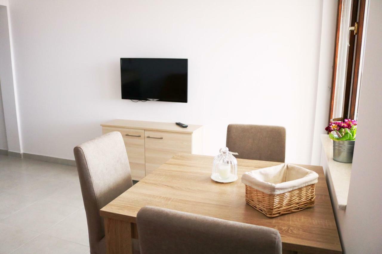 Stars Apartment Горни Карин Екстериор снимка