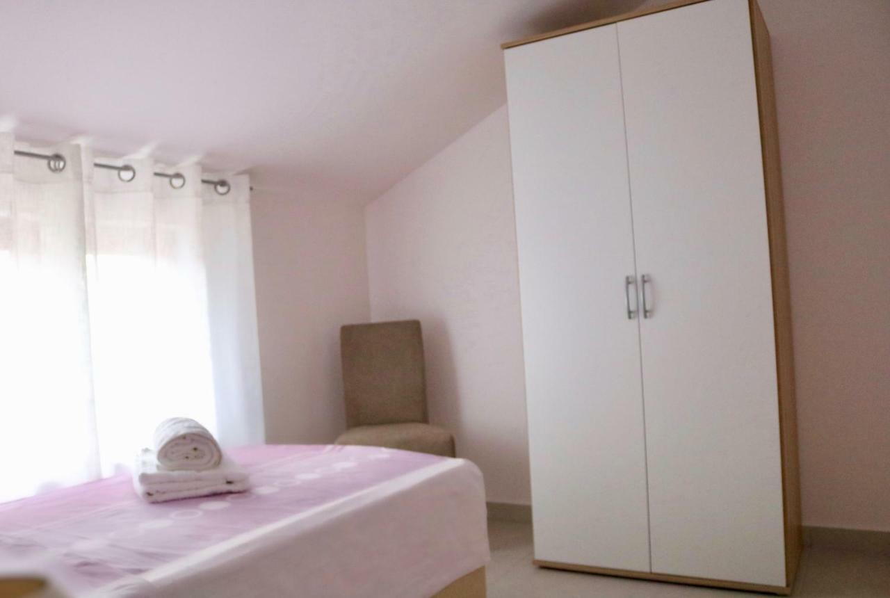 Stars Apartment Горни Карин Екстериор снимка
